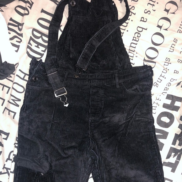 Jumpsuits & summer clothing - Picture 4 of 5